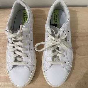 Adidas Sleek sneakers in color white & off white, size US 5
